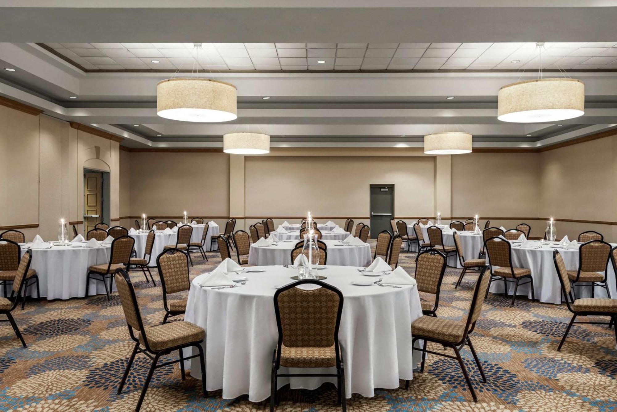 Embassy Suites By Hilton Columbus Dublin Bagian luar foto